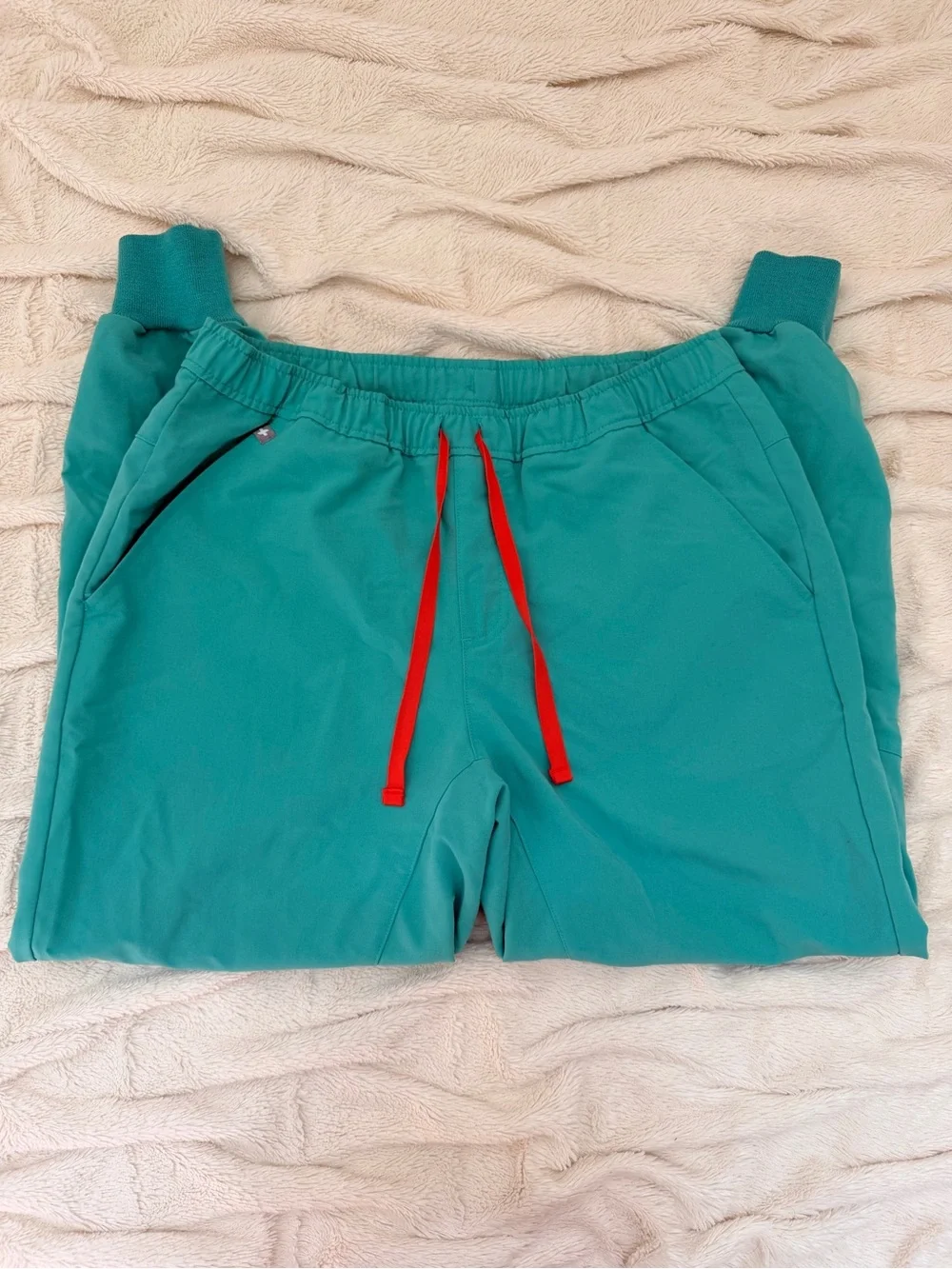 Figs jogger scrub pants teal/red Zamora men’s size M short